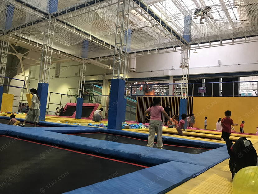 室內運動公園蹦床區展示