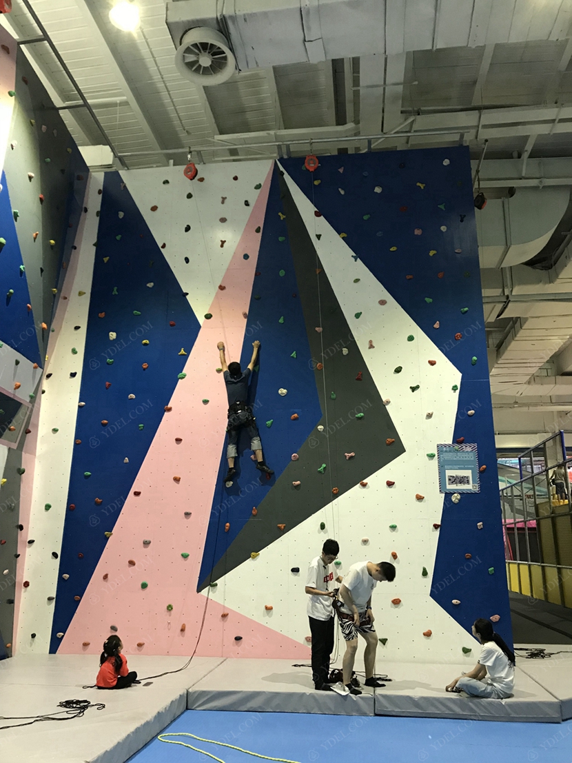 兒童攀巖區域展示